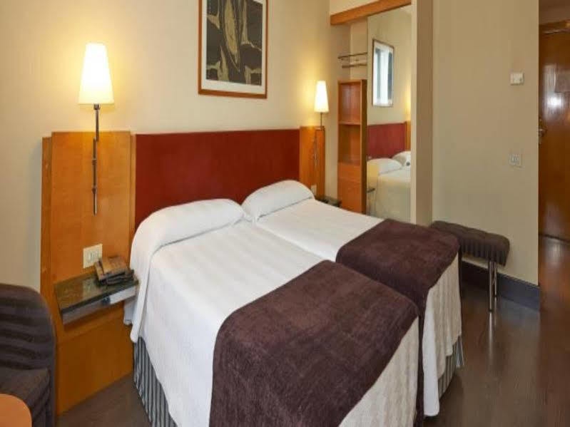 Nh Ciutat De Reus Hotel Buitenkant foto
